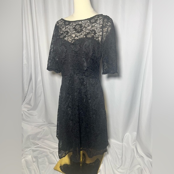 David’s Bridal Knee Length Lace 3/4 Sleeve Dress | 10 - Picture 4 of 9